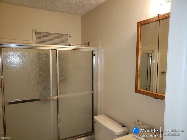 Building Photo - 2 br, 1 bath Townhome - 760 E Springmont Dr