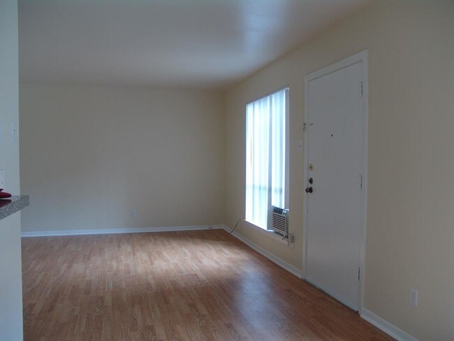 Building Photo - 3314 Branard St