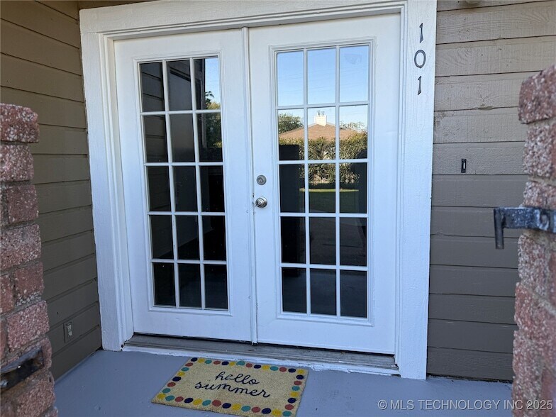 Foto principal - 6639 S Victor Ave