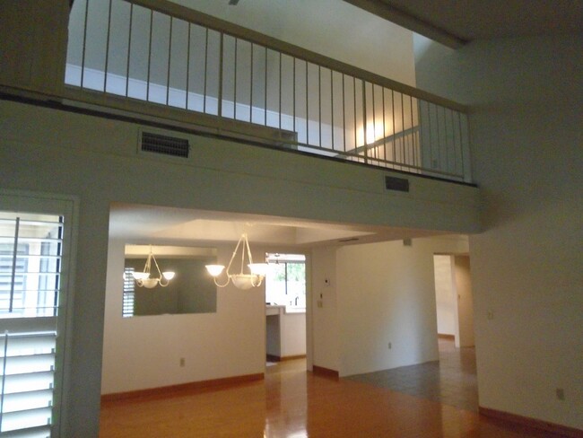Building Photo - GATED COMMUNITY !!! MOVE IN SPECIAL!! $304...