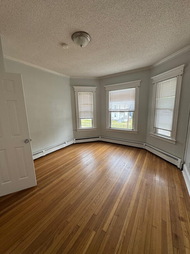 Building Photo - 195 Edgewood St