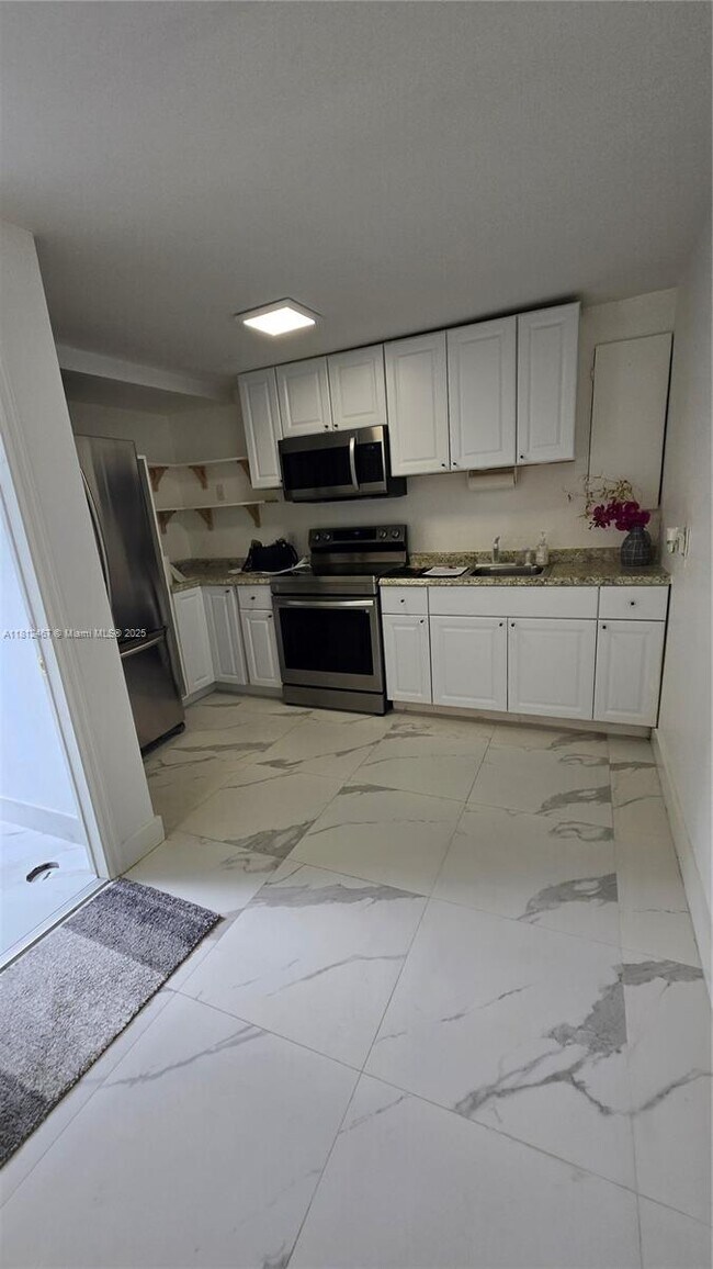 Foto del edificio - 9920 SW 32nd St