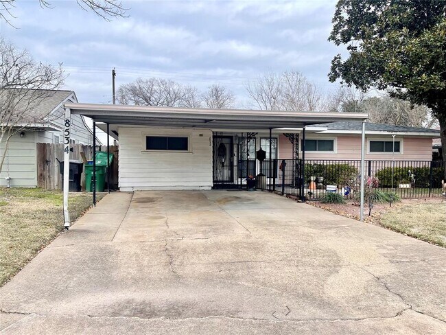 Building Photo - 8534 Sonneville Dr