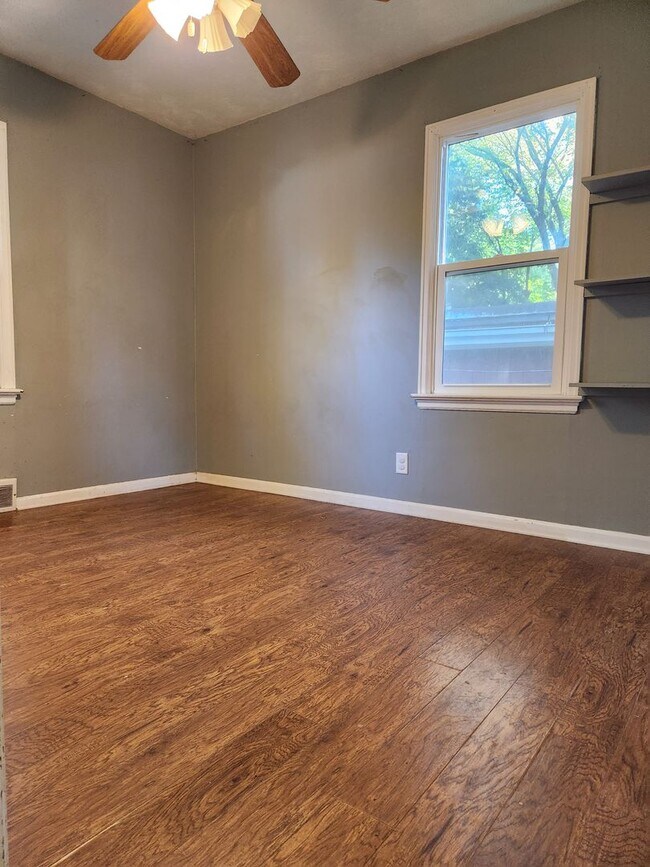 Foto del edificio - 3 Bedroom/1 Bath with garage