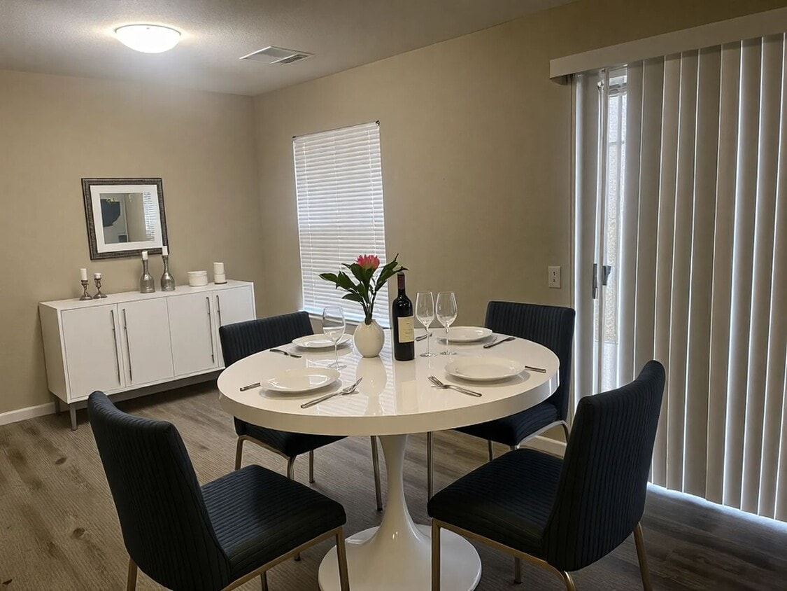 Foto principal - Nice 1 Bedroom 1 Bath Unfurnished Condo Ne...