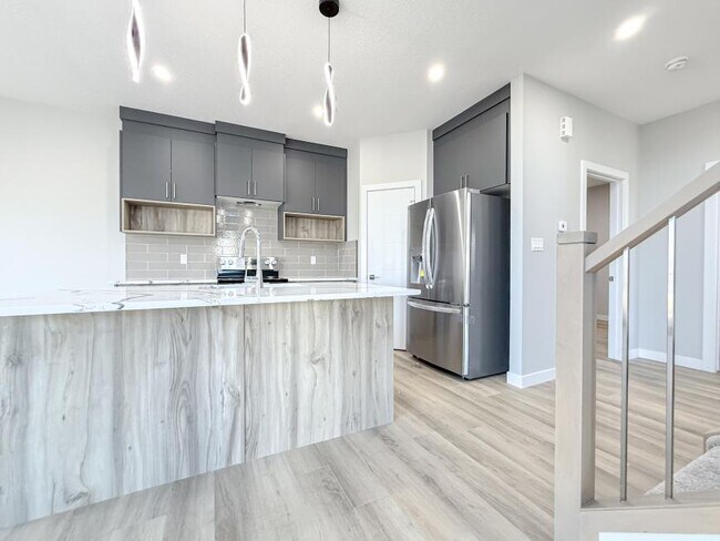 Building Photo - 4.0 bedroom in Edmonton Alberta T6X 1A2
