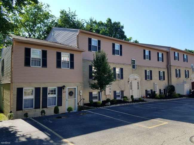 Building Photo - 3 br, 1.5 bath Townhome - 400 Bellwood Drive