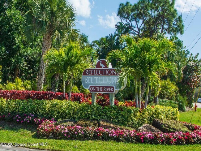 Foto del edificio - 6240 E Mirror Lake Dr