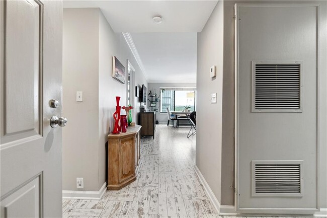 Foto del edificio - 3481 Lakeside Dr NE