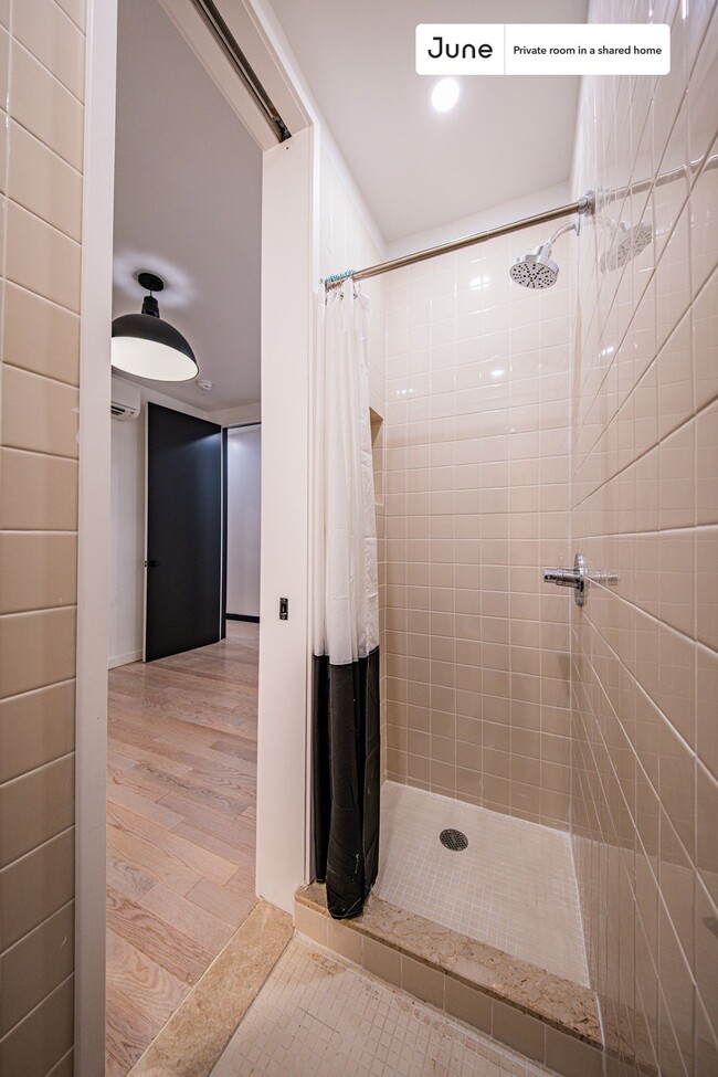 Building Photo - Room in Shared 4 bed/4 bath home