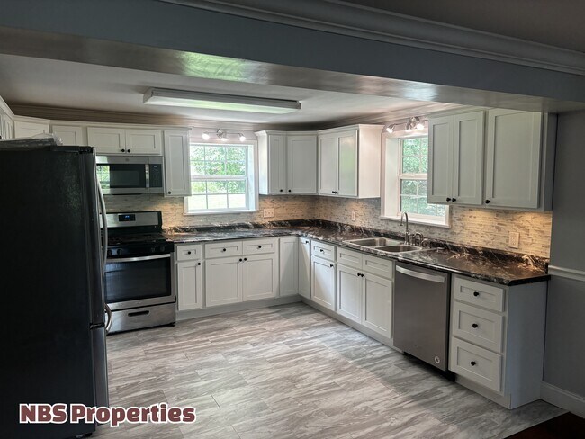 Building Photo - 143 McCully Ln