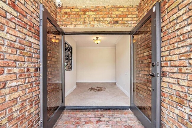 Foto del edificio - 4920 SW 170th Ave