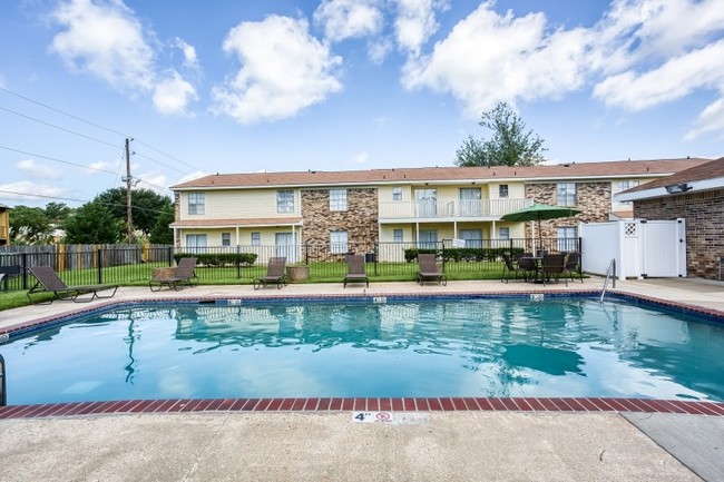 Building Photo - Lifestyle on Pines