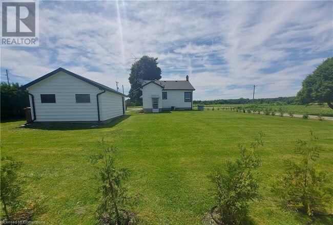 Building Photo - 1068 1