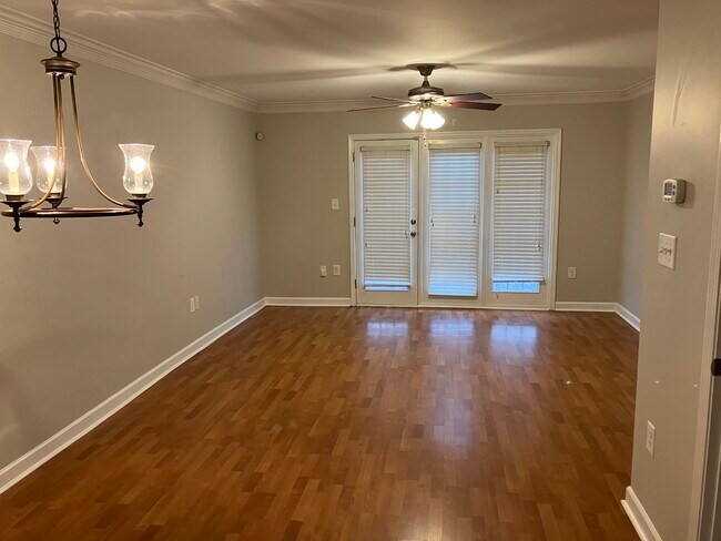 Building Photo - 1215 Green Oaks Ln