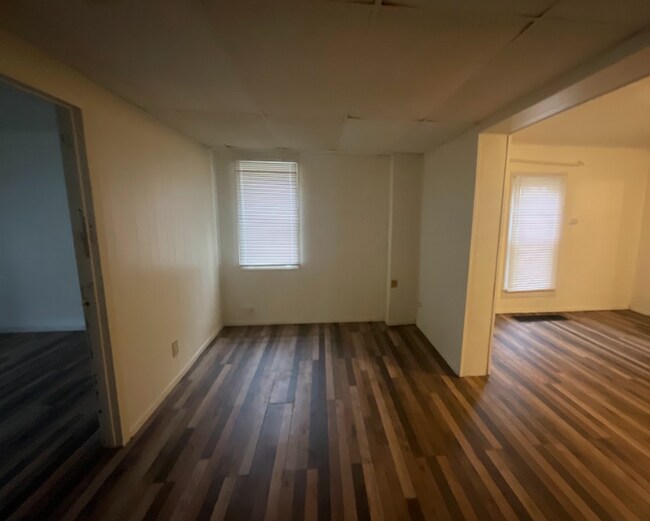 Building Photo - 820 Throop St