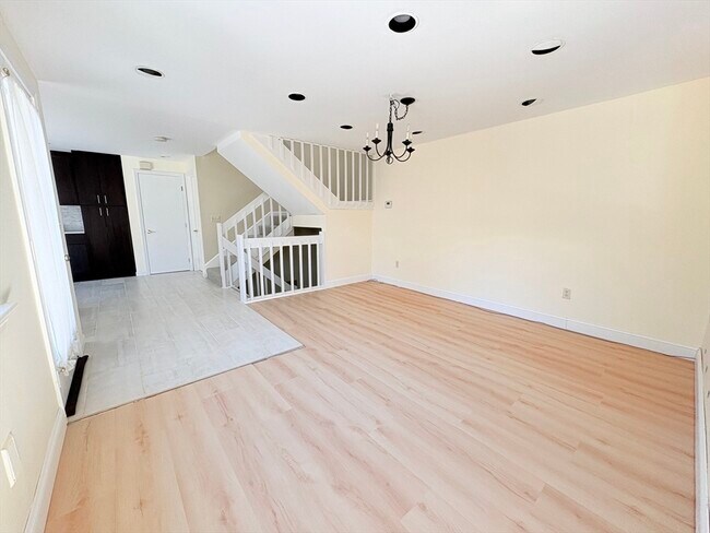 Foto del edificio - 93 Spyglass Hill Dr