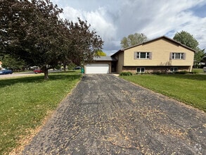 Building Photo - 5611 Glenway St