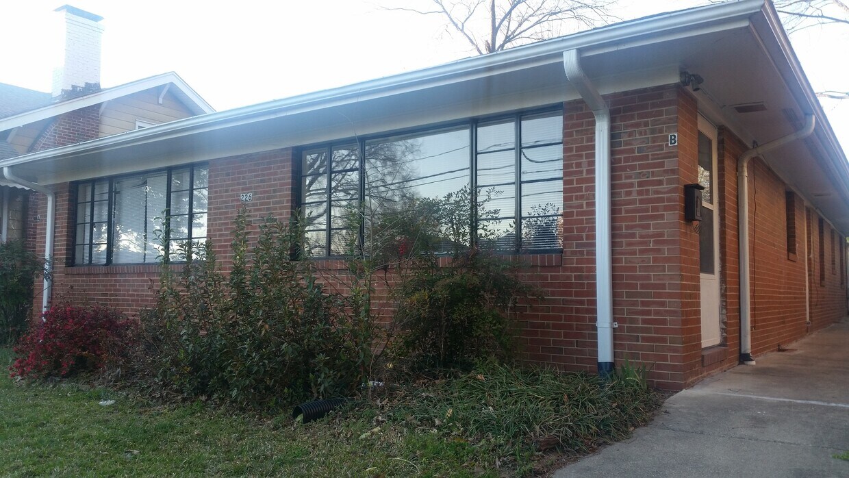 Primary Photo - 226 W Trinity Ave