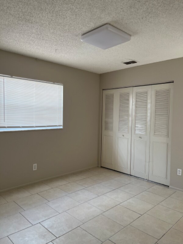 3795 66th Ave N Unit A, Pinellas Park, FL 33781 Room for Rent in