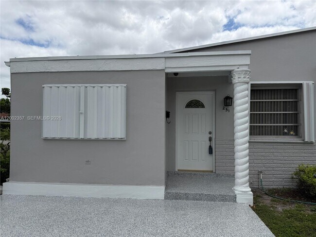 Foto del edificio - 251 SW 69th Ave