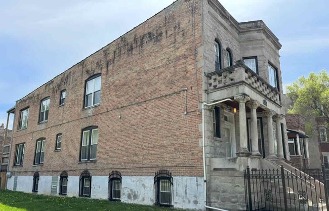 Building Photo - 803 S Karlov Ave