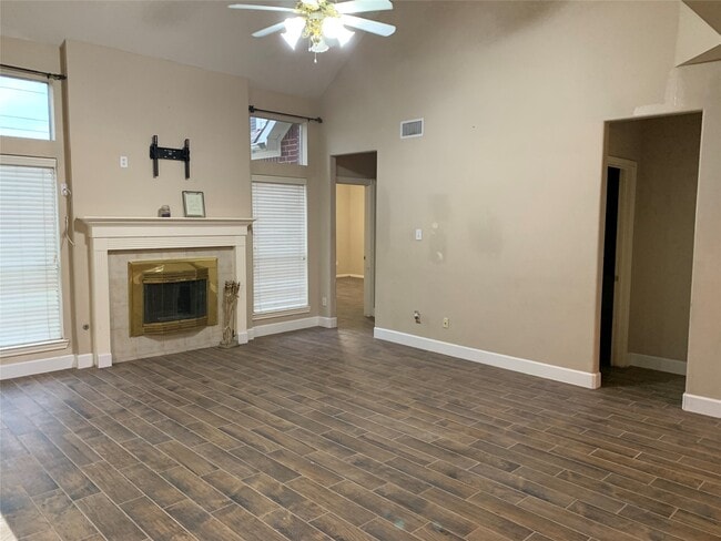 Building Photo - 731 Annie's Way