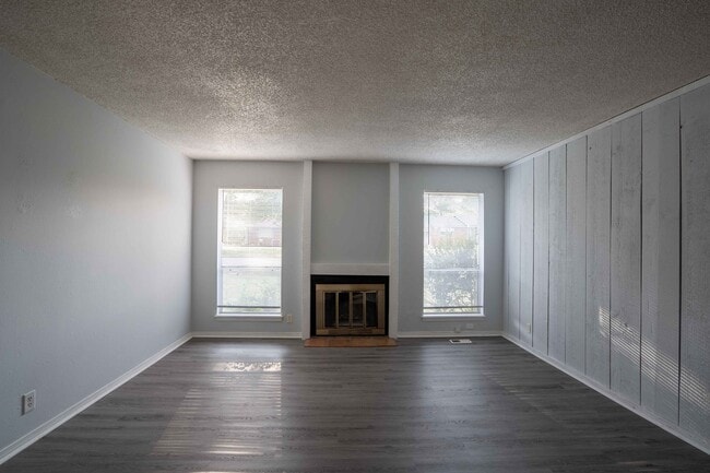 Building Photo - S Joplin Ave Duplex