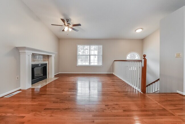 Building Photo - 5550 Emerald Glen