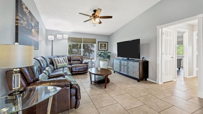 Building Photo - BLC200