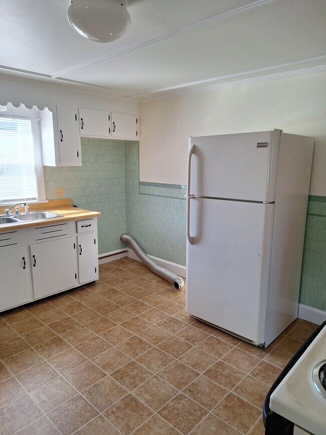 kitchen - 94 Western Ave