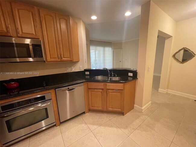 Foto del edificio - 16100 Emerald Estates Dr