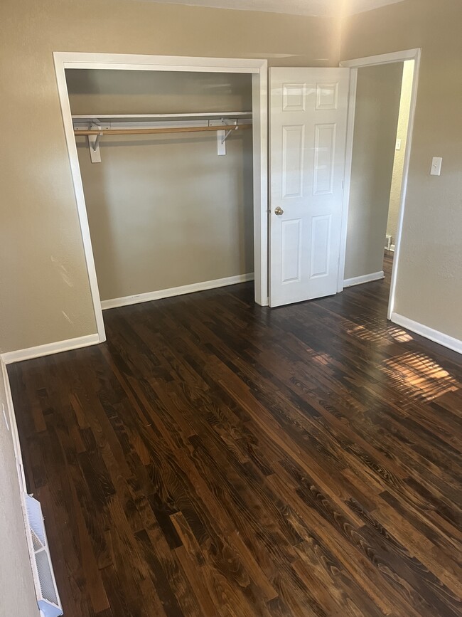 Foto del edificio - 6615 W Keefe Avenue Pky