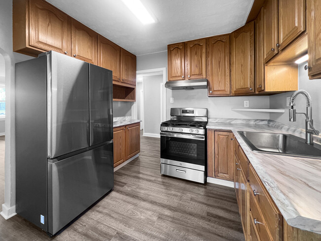 Foto del edificio - Spacious 6 Bedroom Home w/ Room for Everyone!