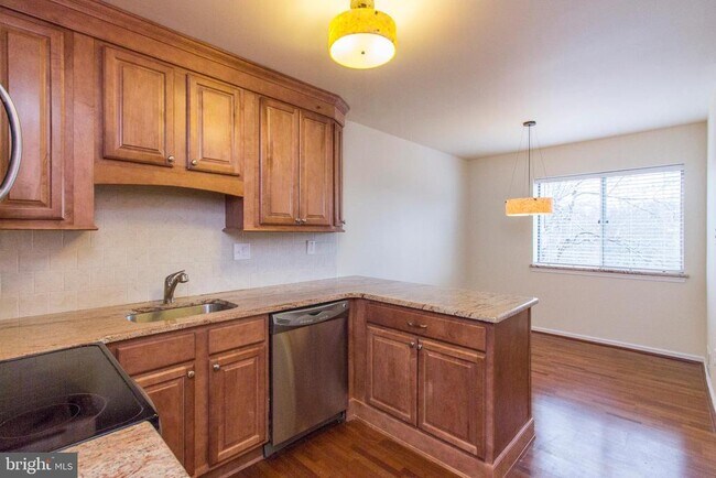 Foto del edificio - 50 Woodside Rd