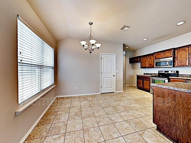 Foto del edificio - 10716 N 152nd E Ave.