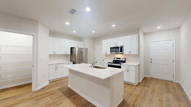 Building Photo - Elegant 3-Bed Townhouse on Hillock Blvd, Haines City!