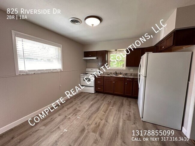 Foto del edificio - Now Showing this  2 bedroom, 1 bath duplex...