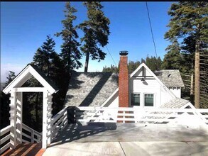 Building Photo - 739 Kings Ct