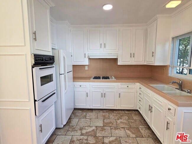 Foto del edificio - 1438 S Barrington Ave