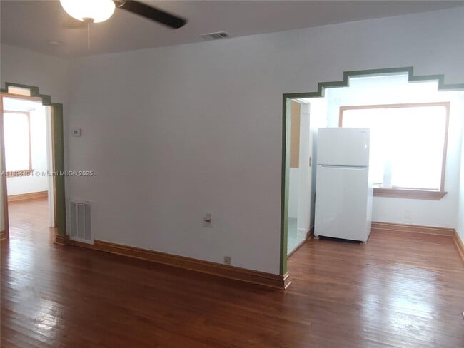 Foto del edificio - 310 SW 1st Ave