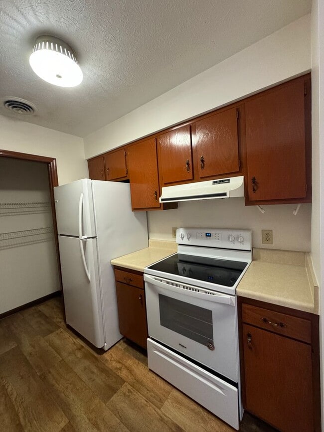 Foto del edificio - Apartment for Rent - Exclusive Leasing Special