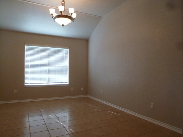 Building Photo - 417 Ponderosa Dr