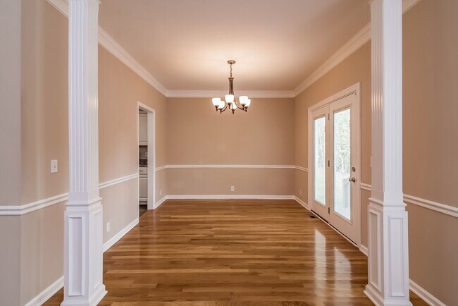 Building Photo - 2137 Aberdeen Cir