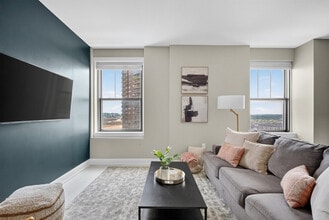 Building Photo - 400 Walnut St