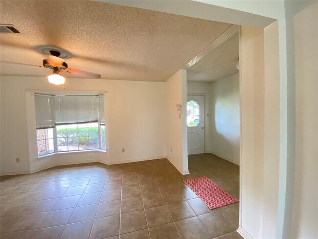 Foto del edificio - 2233 Ripple Creek Dr
