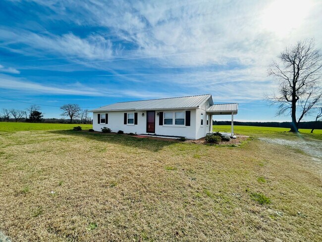 Building Photo - *PLENTY OF PRIVACY* 3 BR, 1 BA RENOVATED F...