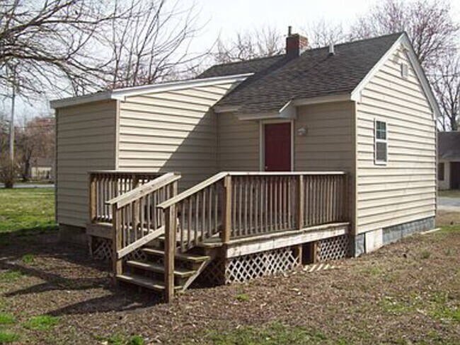 Building Photo - 654 East Rd
