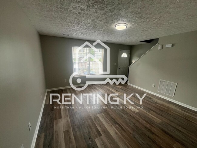 Building Photo - 2-Bed, 1.5-Bath Townhome with large kitche!