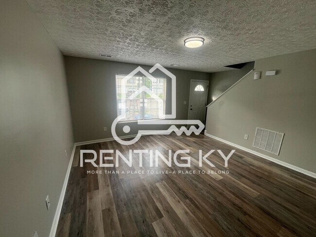 Foto del edificio - 2-Bed, 1.5-Bath Townhome with large kitche!